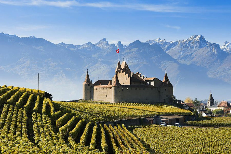 Замок Эгль (Aigle Castle) в Швейцарии