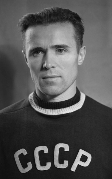 Советский спортсмен Виктор Чукарин