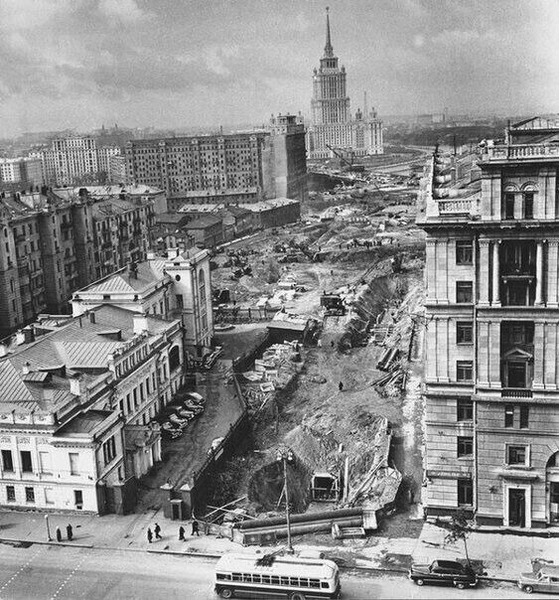 В Москве прорубают проспект Калинина, ныне Новый Арбат. 1963 год. СССР.