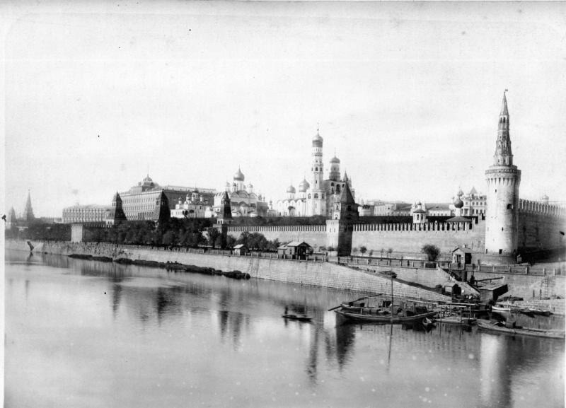 Московский Кремль со стороны Москвы-реки (1880 - 1895).
