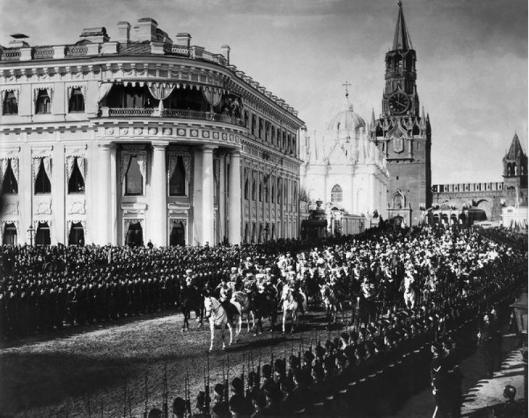 Торжественный въезд Николая II в Москву 9 мая 1896 года.