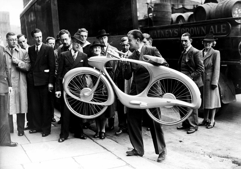 Бенджамин Боуден с прототипом велосипеда