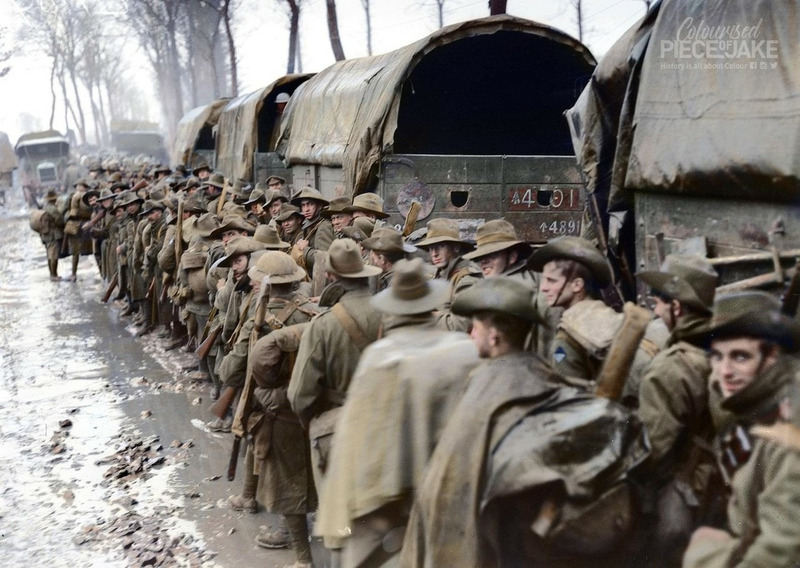 26-ой австралийский батальон двигается к Ипру, 1917 год