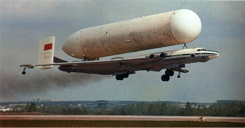 ВМ-Т Атлант перевозит топливный бак Энергии, 1981 год СССР