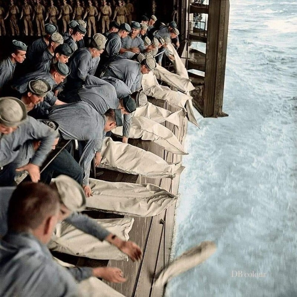 массовое захоронение в море 1944 после атаки камикадзе