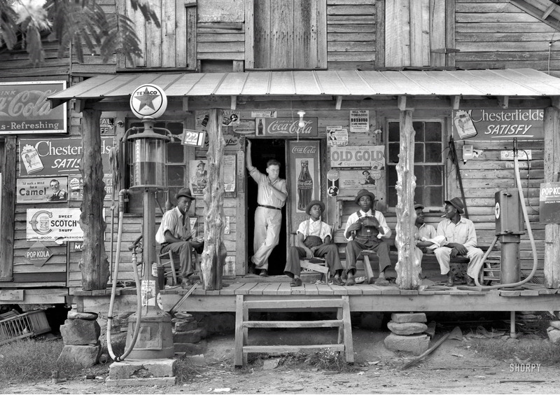 на бензоколонке в Гордонтоне, Северная Каролина США 1939 год.