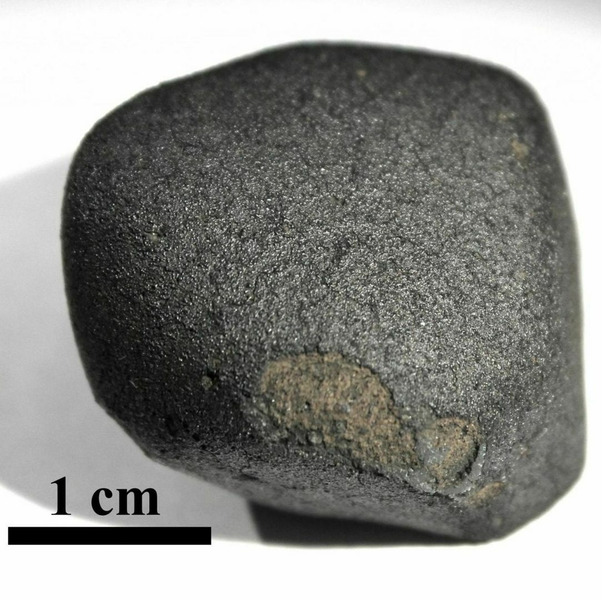 Житель Германии обнаружил на заднем дворе метеорит, его возраст 4,5 миллиарда лет.