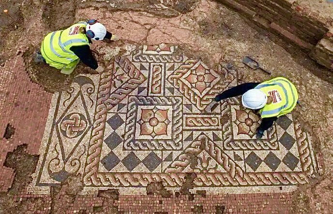 В Лондоне археологи обнаружили Римскую мозаику