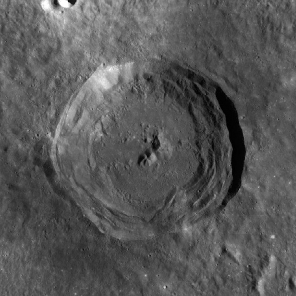 Лунный кратер Маундер